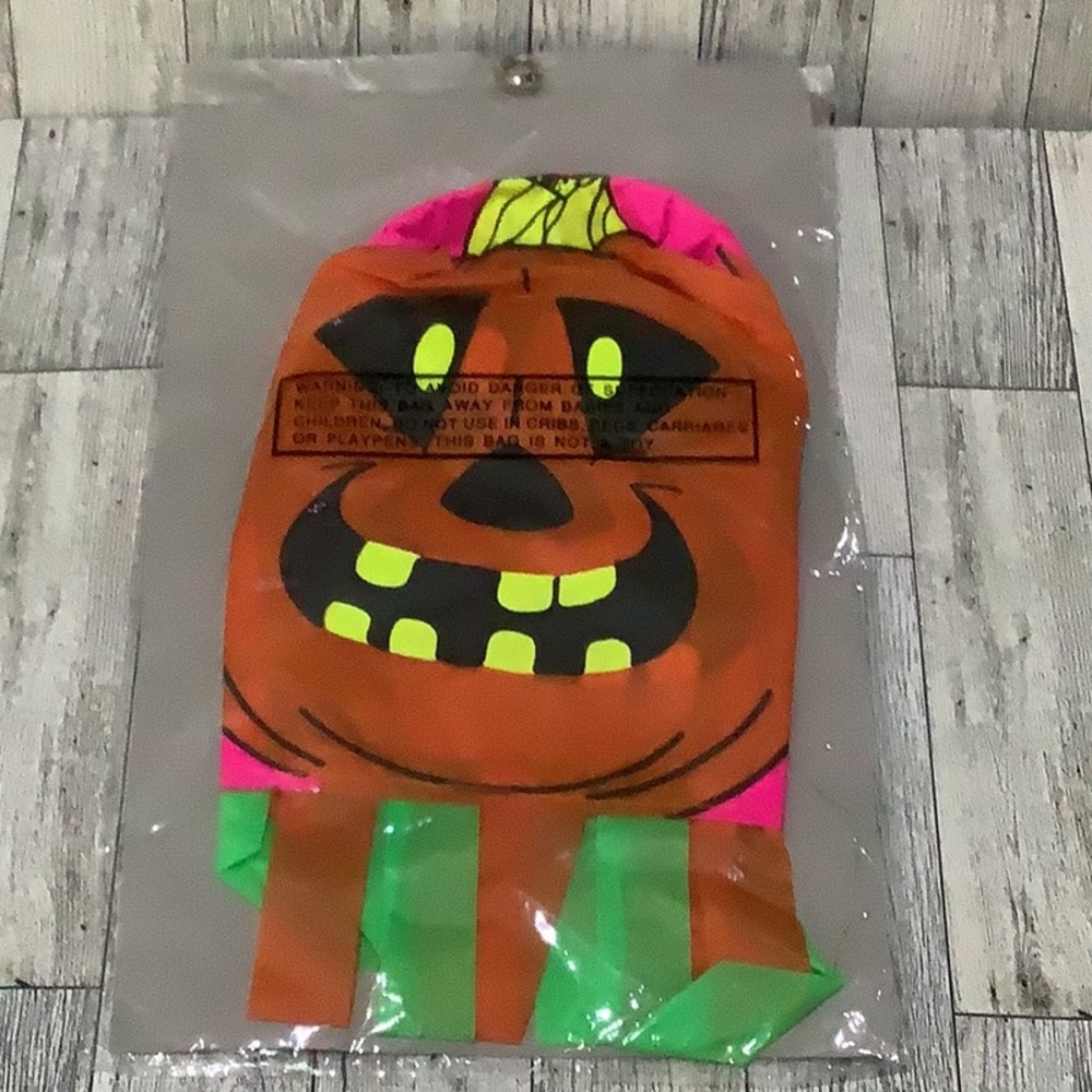 Vintage 1995 30” wacky windsock pumpkin - Picture 4 of 4